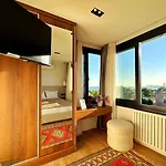 Sultan Pier Hotel *